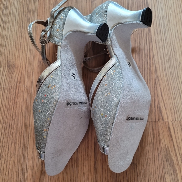 Unworn silver ballroom shoes - Picture 3 of 8